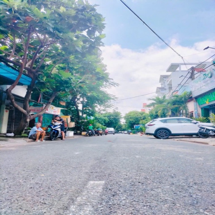 MẶT TIỀN ĐƯỜNG D10, 102m2, 3 TẦNG, 10 TỶ NHỈNH ÍT