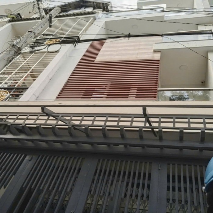 BÁN NHÀ ÂU CƠ, 4x17m, 4 TẦNG, SÁT BỆNH VIỆN, ÔTÔ QUAY ĐẦU