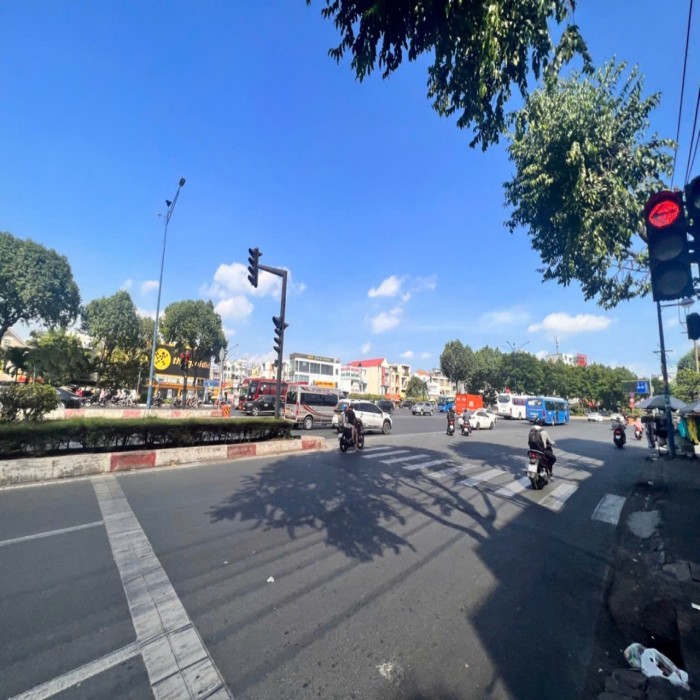 MẶT TIỀN TRƯỜNG CHINH, TÂN PHÚ, 3 TẦNG, SÂN ÔTÔ, 68m2