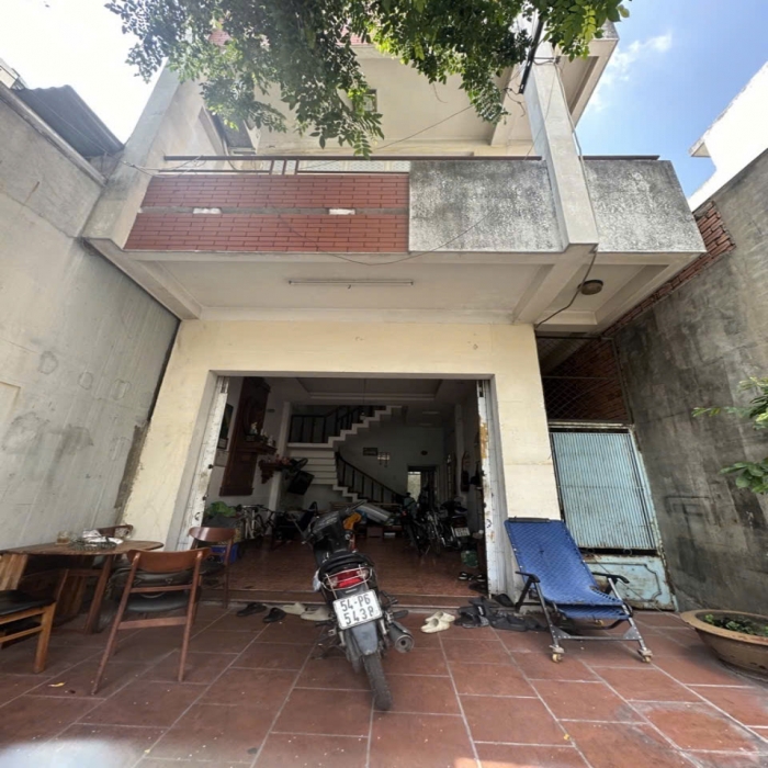 BÁN KÍN NÀNG HẬU TÂN QUÝ, PHỐ ẨM THỰC SẦM UẤT, 2 XE MERCEDES ĐẬU SÂN - 2