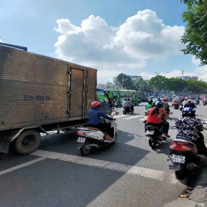 TÔI BÁN MẶT TIỀN 60M TRƯỜNG CHINH, VỈA HÈ 6M, 4 TẦNG, RỘNG HƠN 7M, CHỈ 9 TỶ NHỈNH - 9